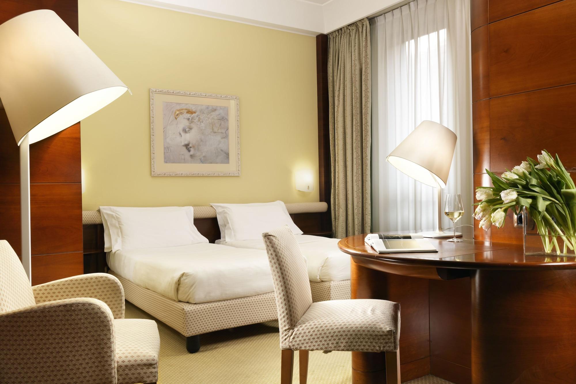 Una Hotels Cusani Milano Luaran gambar