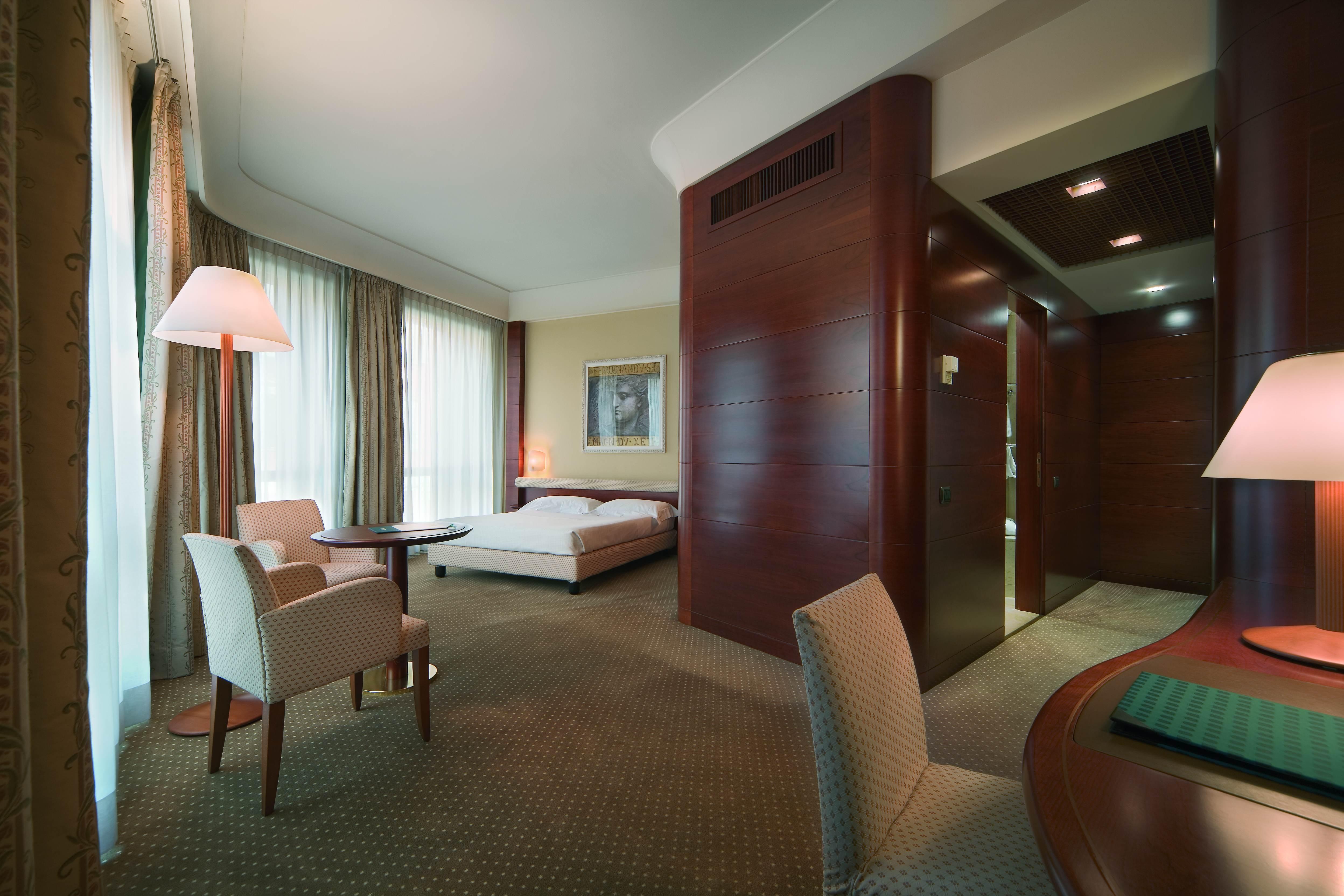 Una Hotels Cusani Milano Luaran gambar