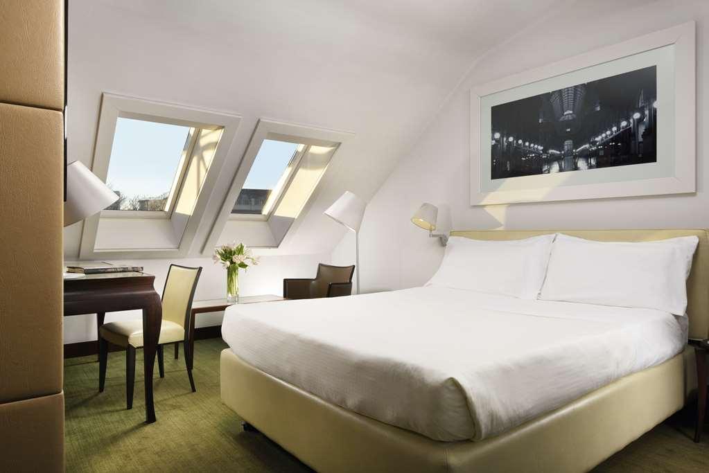 Una Hotels Cusani Milano Bilik gambar